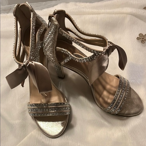GB Gianni Bini  prom and Gold Heels with Rhinestone Bow Straps. - Picture 12 of 12